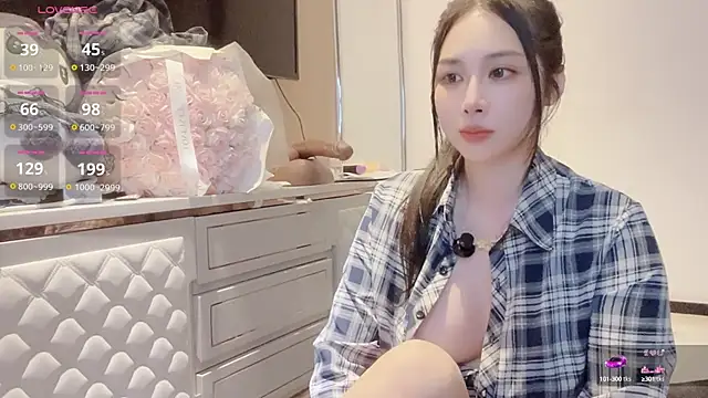 Moonccoi online show from 09-23-25, 07:54