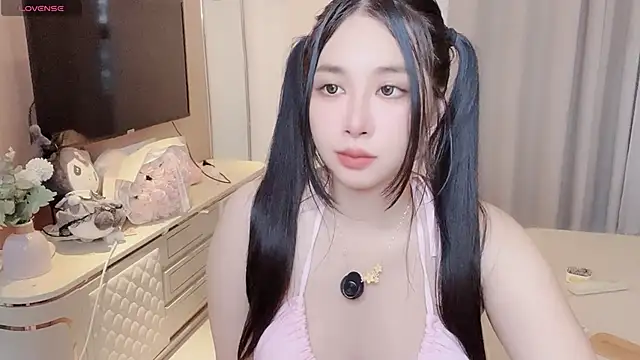 Moonccoi online show from 09-28-25, 12:17