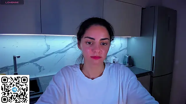 EmiliaZen online show from 06-18-26, 08:03