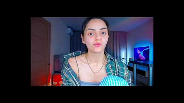 EmiliaZen online show from 02-10-26, 08:19