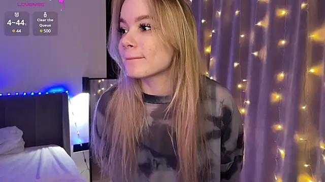 Snapshot of CrystaIMaiden chatting on 02-28-25, 05:04 CrystaIMaiden online show from 02-28-25, 05:04