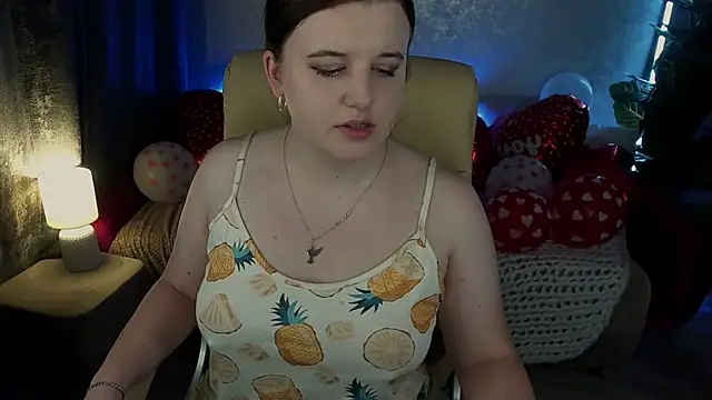 KristiMoons online show from 02-08-25, 04:46