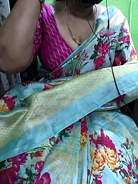 niiveditha online show from 10-07-25, 05:41