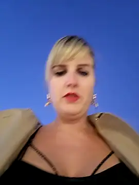 Snapshot of Sexybiene969 chatting on 10-13-25, 04:41 Sexybiene969 online show from 10-13-25, 04:41