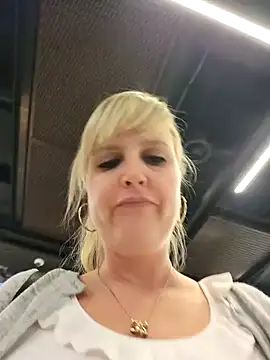 Snapshot of Sexybiene969 chatting on 10-05-25, 04:31 Sexybiene969 online show from 10-05-25, 04:31