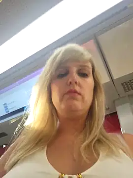 Snapshot of Sexybiene969 chatting on 09-15-25, 04:07 Sexybiene969 online show from 09-15-25, 04:07