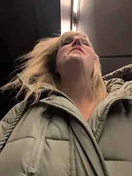 Sexybiene969 online show from 12-17-25, 05:18