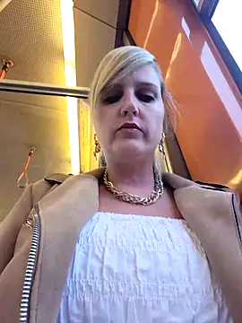 Snapshot of Sexybiene969 chatting on 09-10-25, 03:55 Sexybiene969 online show from 09-10-25, 03:55