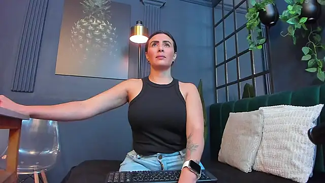 scarlet edwars online show from 02-24-26, 12:06