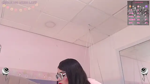 Snapshot of Emerald_gh chatting on 10-17-25, 10:22 Emerald gh online show from 10-17-25, 10:22