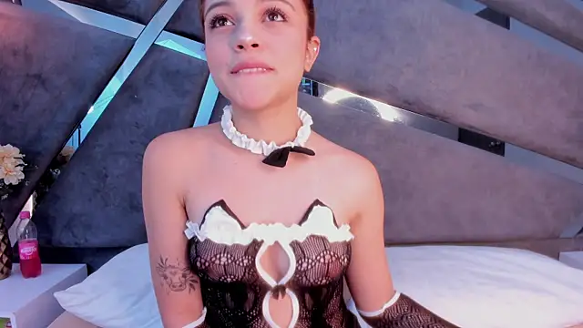 Giselle Lauren online show from 10-31-25, 07:54