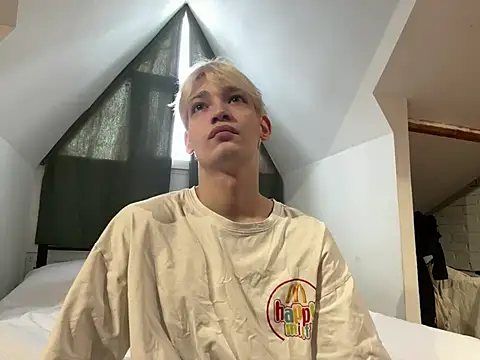 Julian wins online show from 02-12-25, 07:44