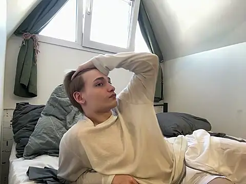 Julian wins online show from 02-25-25, 05:52