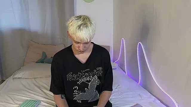 Julian wins online show from 04-04-26, 01:23