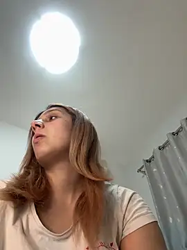 Snapshot of hotamanda01 chatting on 06-11-26, 08:17 hotamanda01 online show from 06-11-26, 08:17