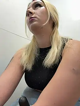 hotamanda01 online show from 01-14-26, 08:01