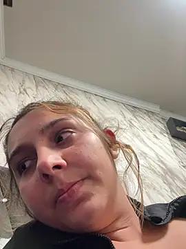 Snapshot of hotamanda01 chatting on 05-15-26, 06:17 hotamanda01 online show from 05-15-26, 06:17