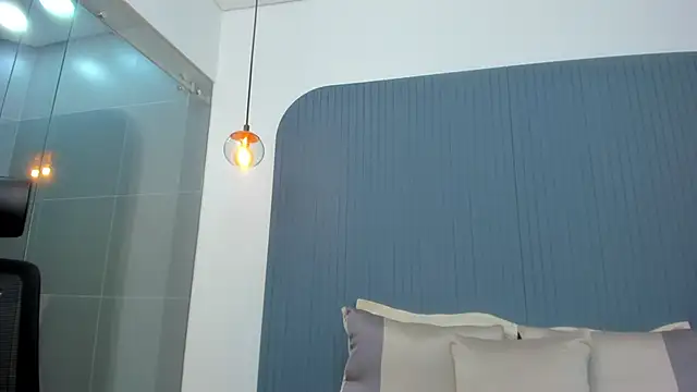 Snapshot of KiimCollins chatting on 03-18-25, 06:39 KiimCollins online show from 03-18-25, 06:39