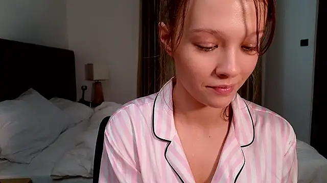 Snapshot of DemiDee chatting on 10-29-25, 10:03 DemiDee online show from 10-29-25, 10:03