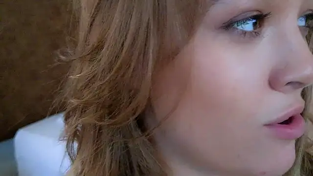 Snapshot of DemiDee chatting on 10-25-25, 10:36 DemiDee online show from 10-25-25, 10:36