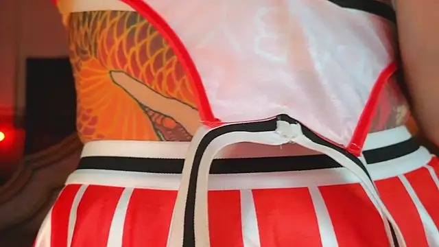 Snapshot of DemiDee chatting on 12-24-24, 10:44 DemiDee online show from 12-24-24, 10:44