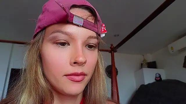 Snapshot of DemiDee chatting on 03-09-25, 09:35 DemiDee online show from 03-09-25, 09:35