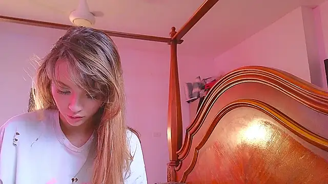 Snapshot of DemiDee chatting on 12-11-24, 03:35 DemiDee online show from 12-11-24, 03:35