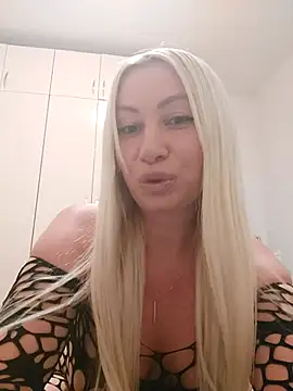 Snapshot of visnjica chatting on 11-15-25, 10:25 visnjica online show from 11-15-25, 10:25