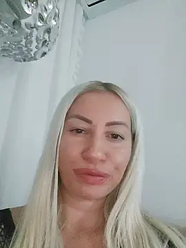 Snapshot of visnjica chatting on 10-24-25, 04:17 visnjica online show from 10-24-25, 04:17