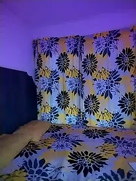 Snapshot of moree_Queen chatting on 10-28-25, 08:08 moree Queen online show from 10-28-25, 08:08