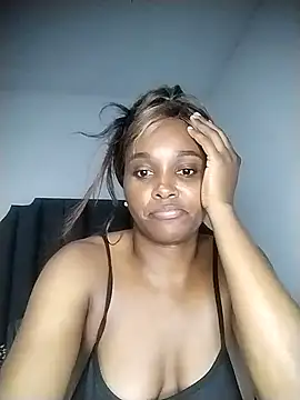 Snapshot of moree_Queen chatting on 02-16-25, 10:00 moree Queen online show from 02-16-25, 10:00