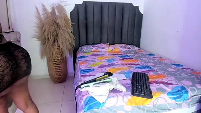 moree Queen online show from 11-27-25, 07:03