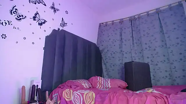 Snapshot of moree_Queen chatting on 03-14-25, 10:05 moree Queen online show from 03-14-25, 10:05