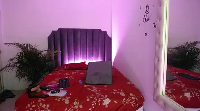 Snapshot of moree_Queen chatting on 02-09-25, 02:06 moree Queen online show from 02-09-25, 02:06