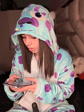 Laura-Khalifa online show from 12-19-25, 07:00