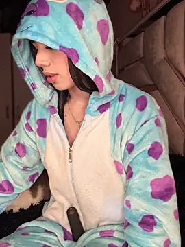 Laura-Khalifa online show from 11-28-25, 05:29