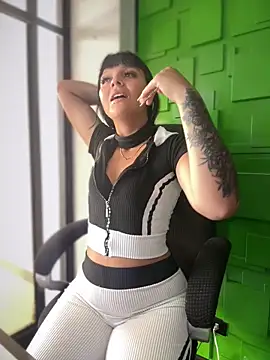 Dulce  Boyd online show from 10-25-25, 01:56