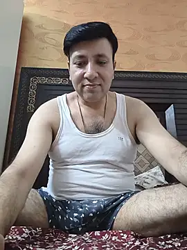 Snapshot of innocentboy1987 chatting on 06-12-26, 04:38 innocentboy1987 online show from 06-12-26, 04:38