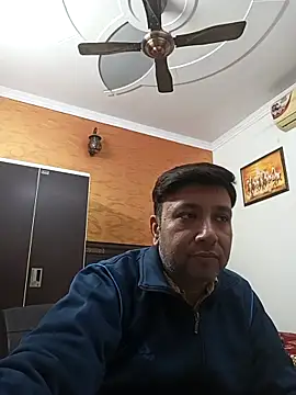 Snapshot of innocentboy1987 chatting on 11-10-25, 04:39 innocentboy1987 online show from 11-10-25, 04:39