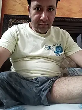 Snapshot of innocentboy1987 chatting on 05-17-26, 04:40 innocentboy1987 online show from 05-17-26, 04:40