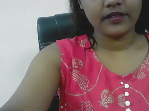 Snapshot of Queen_Of_Delhi chatting on 10-26-25, 07:31 Queen Of Delhi online show from 10-26-25, 07:31
