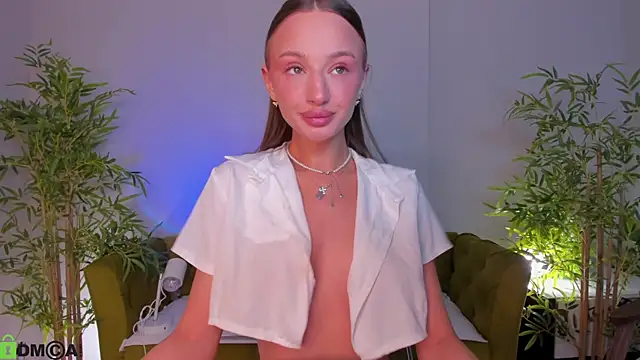 Snapshot of miiss__lulu chatting on 06-12-26, 12:08 miiss lulu online show from 06-12-26, 12:08