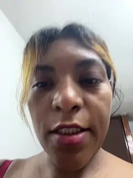 Snapshot of nicollesofia2 chatting on 05-20-26, 04:20 nicollesofia2 online show from 05-20-26, 04:20