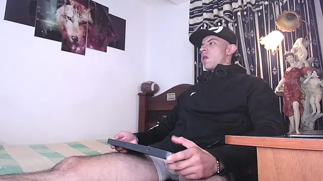 Snapshot of Bull_Xvi chatting on 10-12-25, 11:28 Bull Xvi online show from 10-12-25, 11:28