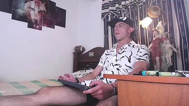 Snapshot of Bull_Xvi chatting on 10-08-25, 08:05 Bull Xvi online show from 10-08-25, 08:05