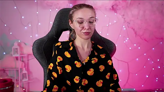 Snapshot of PhilippaAdamas chatting on 03-08-25, 08:11 PhilippaAdamas online show from 03-08-25, 08:11