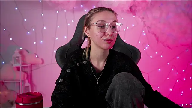 Snapshot of PhilippaAdamas chatting on 03-08-25, 05:07 PhilippaAdamas online show from 03-08-25, 05:07