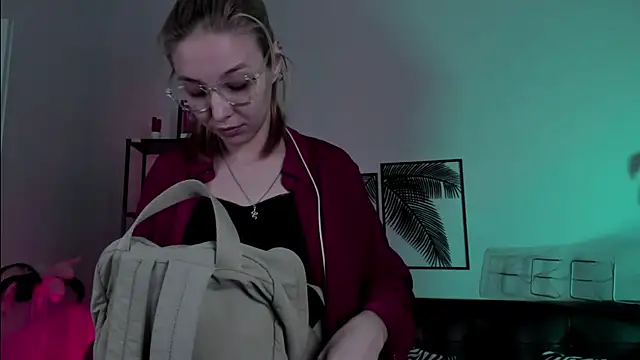 Snapshot of PhilippaAdamas chatting on 03-14-25, 02:20 PhilippaAdamas online show from 03-14-25, 02:20