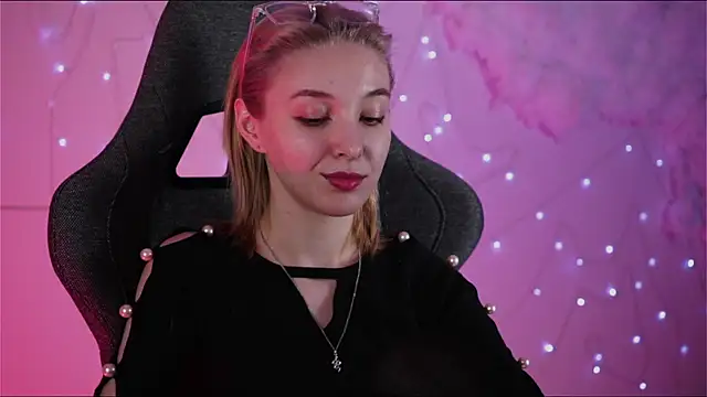 Snapshot of PhilippaAdamas chatting on 02-27-25, 05:40 PhilippaAdamas online show from 02-27-25, 05:40