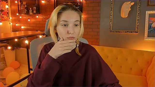 Snapshot of PhilippaAdamas chatting on 09-26-25, 11:00 PhilippaAdamas online show from 09-26-25, 11:00